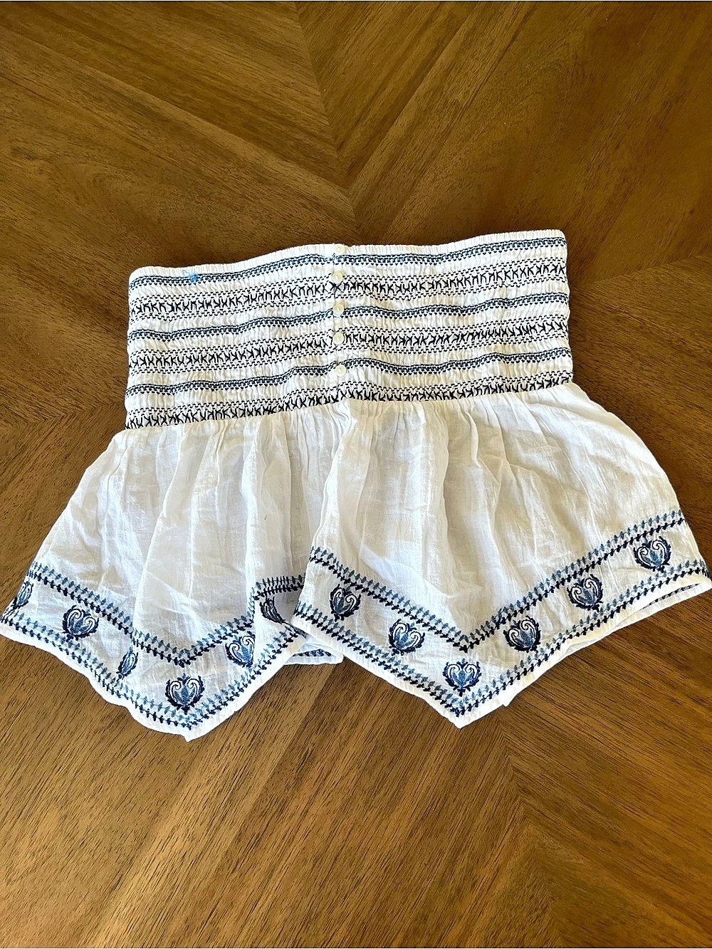 American Eagle Outfitters High Waist Embroidered Shorts in White & Blue US 6 NWT